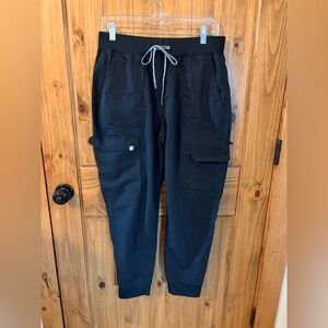 Fabletics women’s black scrub pant jogger (Lg-short)